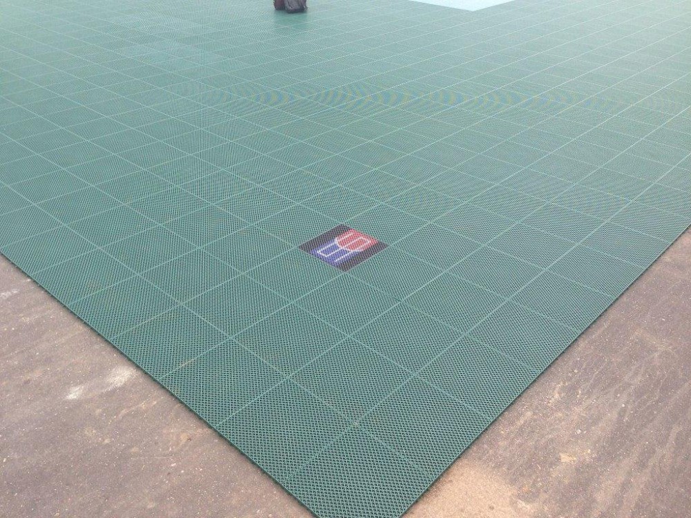 Универсальная спор­тивная площадка. База отдыха 