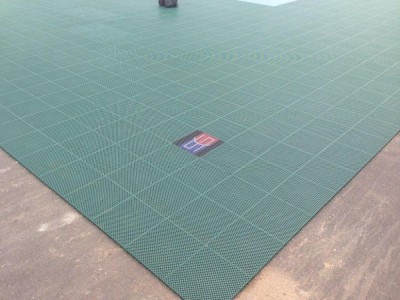 Универсальная спор­тивная площадка. База отдыха 