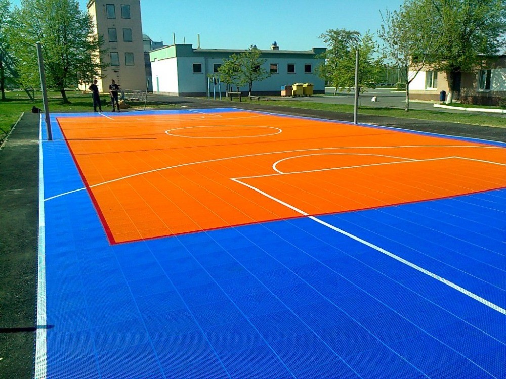 Универсальная спор­тивная площадка ОАО 'Мозырский НПЗ', г.Мозырь, Беларусь: фото 